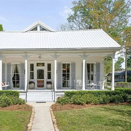 Buy this 3 bed house on 681 South Madison Street in Covington, LA 70433