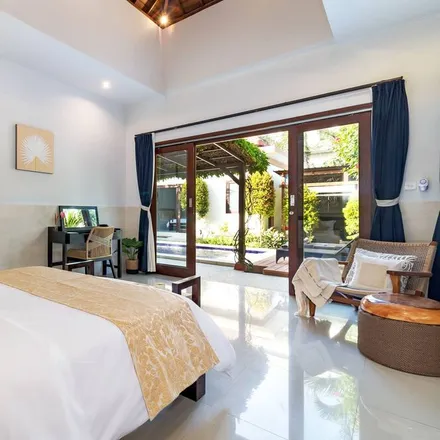 Rent this 2 bed house on Nasi Ayam Betutu dan Ayam Tempong Hebooh 2 Canggu - Kuta Utara in Jalan Nelayan, Canggu 08456