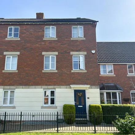 Buy this 3 bed townhouse on Wheatpieces in 2 Clifford Avenue, Tewkesbury