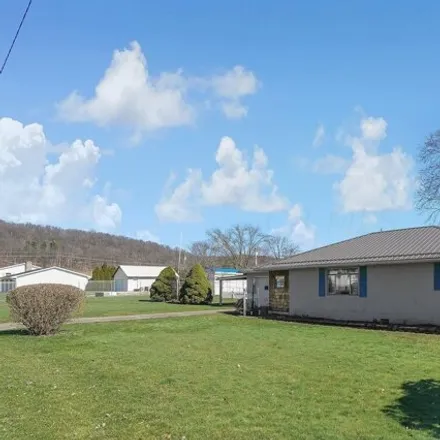 Image 3 - 14021 Lincoln Avenue Southwest, Newcomerstown, Tuscarawas County, OH 43832, USA - House for sale