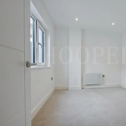 Image 2 - 39 Waterloo Road, London, NW2 7UH, United Kingdom - Apartment for rent