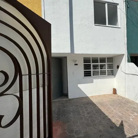 Rent this 3 bed house on Calle Cerro del Brillante in 54040 Tlalnepantla, MEX
