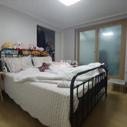 Rent this 2 bed apartment on 서울특별시 강남구 청담동 17-3