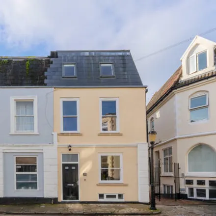 Rent this 4 bed duplex on 14 Oakfield Road in Bristol, BS8 2AW
