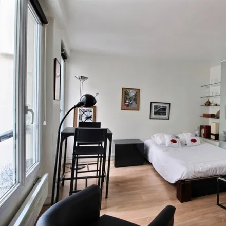 Image 2 - 34 Rue des Petits Carreaux, 75002 Paris, France - Apartment for rent