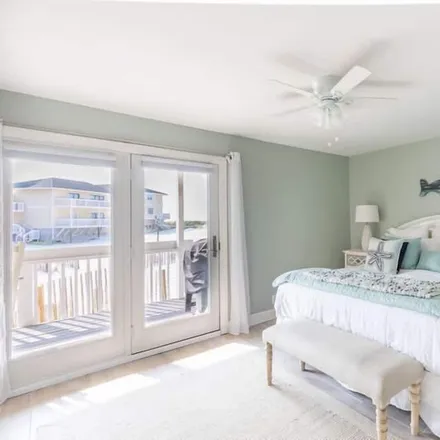 Rent this 2 bed condo on Destin