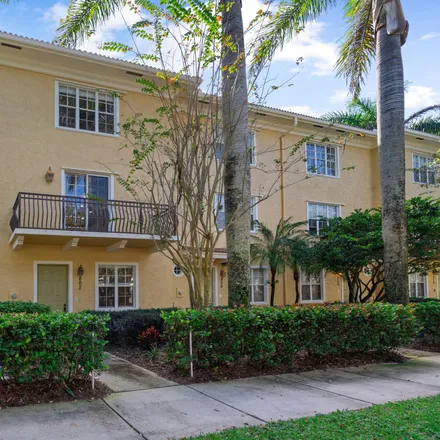 Rent this 3 bed townhouse on University Boulevard in Jupiter, FL 33458