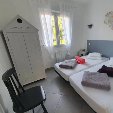 Rent this 2 bed apartment on 20217 Saint-Florent