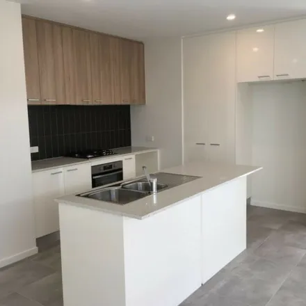 Image 9 - Crinum Circuit, Coomera QLD 4209, Australia - Apartment for rent