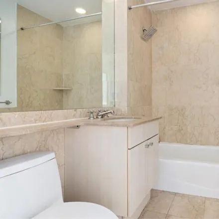 Image 5 - Bridge Tower Place, East 61st Street, New York, NY 10021, USA - Condo for sale