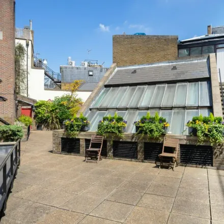 Rent this 1 bed apartment on Vanmoof in Shorts Gardens, London