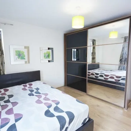Rent this 3 bed apartment on Ajax Avenue in London, NW9 5EY