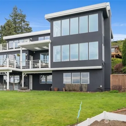 Buy this 5 bed house on 1121 Vista Place in Edmonds, WA 98020