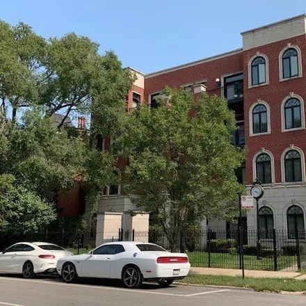 Buy this 2 bed condo on 4043 South Drexel Boulevard in Chicago, IL 60653
