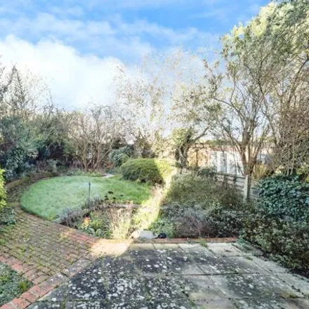 Image 4 - Abbotsford Gardens, London, IG8 9HW, United Kingdom - Duplex for sale