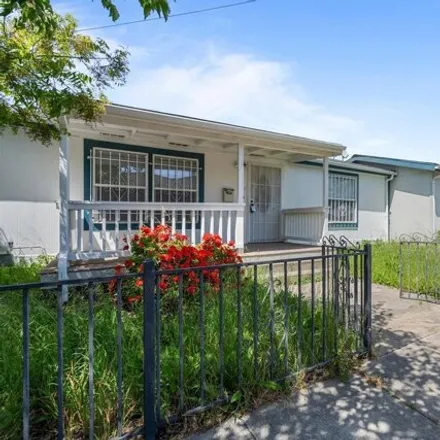 Buy this 3 bed house on 1400 Alamo Avenue in Richmond, CA 94801