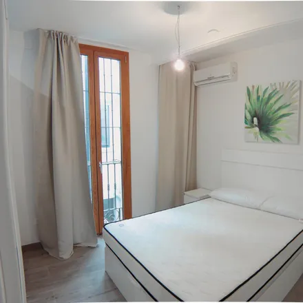 Image 2 - Calle de Sagasta, 5, 28004 Madrid, Spain - Apartment for rent