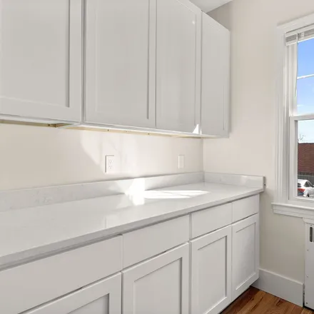 Image 3 - 4 Highland Street, West Hartford, CT 06105, USA - Apartment for rent