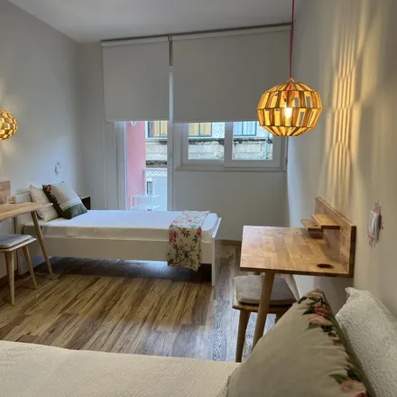 Rent this 1 bed room on Máquinas de Costura in Rua dos Bragas, 4050-363 Porto