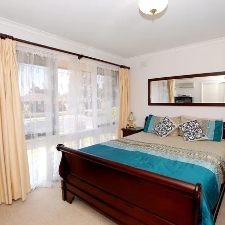 Image 5 - 95 King Arthur Drive, Glen Waverley VIC 3150, Australia - Apartment for rent