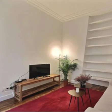 Image 8 - 12 Rue Léopold-Bellan, 75002 Paris, France - Apartment for rent
