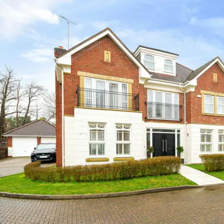Buy this 5 bed house on Drifters Drive in Surrey Heath, GU16 6GJ