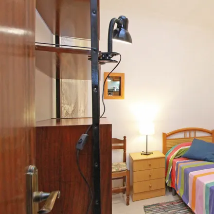 Rent this 3 bed room on Carrer de Còrsega in 562, 08037 Barcelona