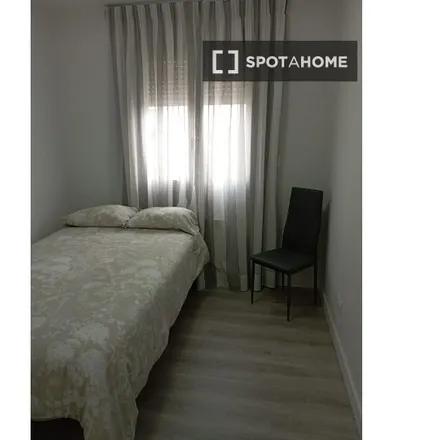 Rent this 3 bed room on Madrid in Calle de los Pinillas, 42 A