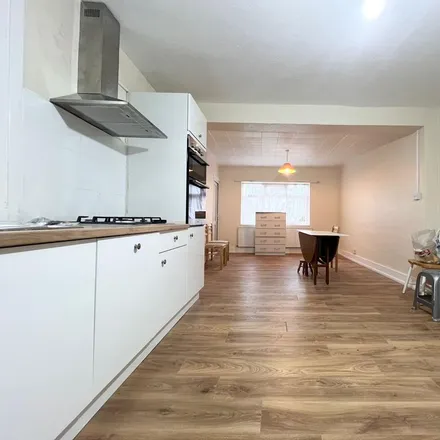 Rent this 5 bed townhouse on 21 Keslake Road in Brondesbury Park, London