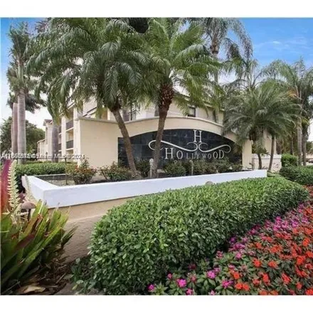 Rent this 2 bed condo on South Luna Court in Hollywood, FL 33021