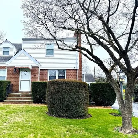 Rent this 1 bed house on 13 Cleveland Place in City of Glen Cove, NY 11542