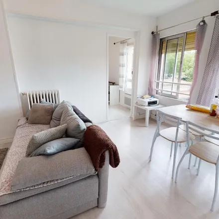 Rent this 3 bed apartment on 98 Boulevard Mansart in 21000 Dijon, France