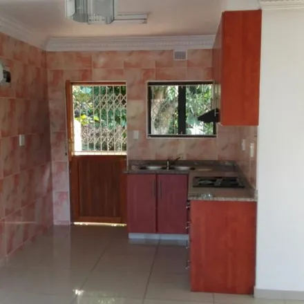 Image 4 - Erica Avenue, Kharwastan, Chatsworth, 4092, South Africa - Apartment for rent