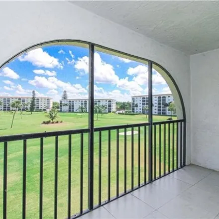 Image 6 - 71 Highpoint Circle North, Collier County, FL 34103, USA - Condo for sale