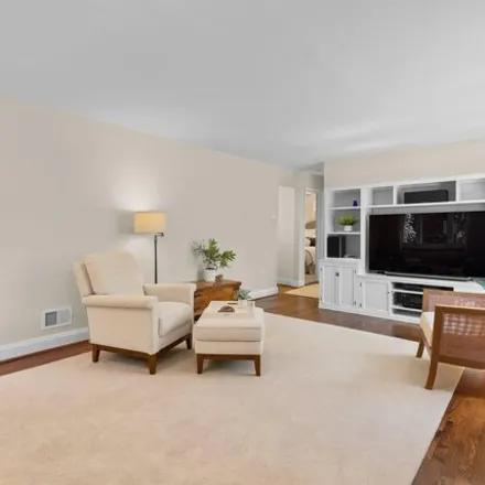 Image 7 - 410 Williamsburg Drive, White Oak, MD 20901, USA - House for sale