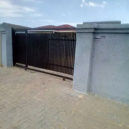 Image 1 - Adcock Street, Johannesburg Ward 13, Soweto, 1861, South Africa - Apartment for rent