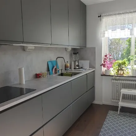 Rent this 2 bed apartment on Kaptensgatan 5B in 392 36 Kalmar, Sweden