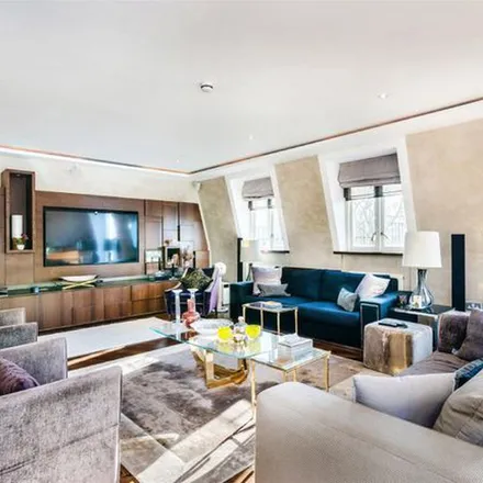 Rent this 4 bed apartment on The Dorchester in 53 Park Lane, London