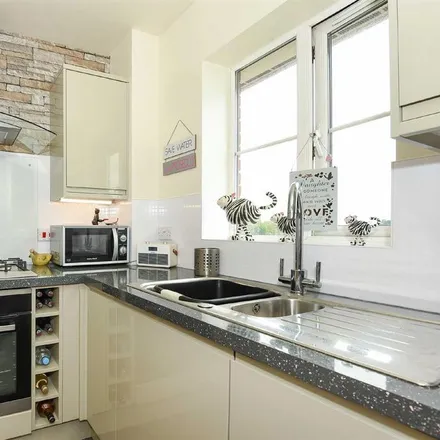 Image 2 - 45 Russell Walk, Exeter, EX2 7TN, United Kingdom - Townhouse for rent