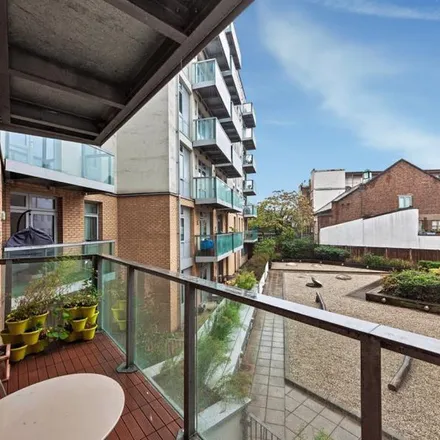Image 7 - Coral Apartments, 6 Salton Square, London, E14 7GJ, United Kingdom - Apartment for rent