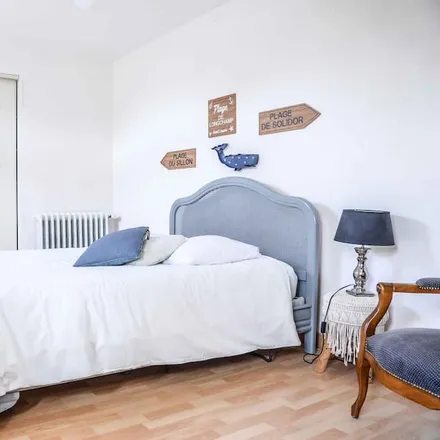 Rent this 5 bed house on La Fresnais in Le Pont Racine, Place de la Gare