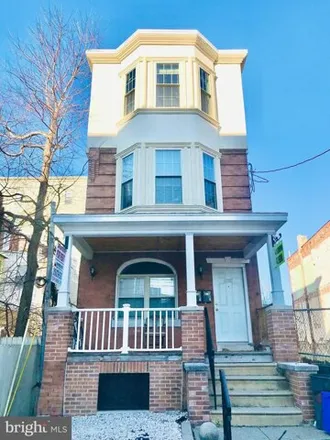 Rent this 4 bed apartment on Walnut Hill College in Sansom Street, Philadelphia