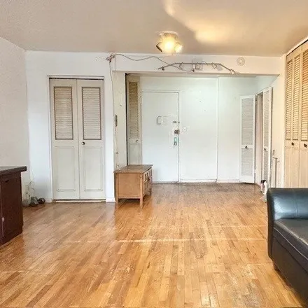 Image 4 - 144-24 37th Avenue, New York, NY 11354, USA - House for rent