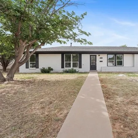 Buy this 4 bed house on 1622 East Pecan Avenue in Midland, TX 79705