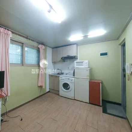 Rent this studio apartment on 서울특별시 관악구 신림동 499-43