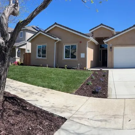 Buy this 4 bed house on 1534 Magnolia Court in Los Banos, CA 93635