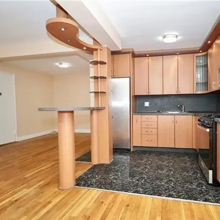Image 7 - 3205 Emmons Avenue, New York, NY 11235, USA - Apartment for sale