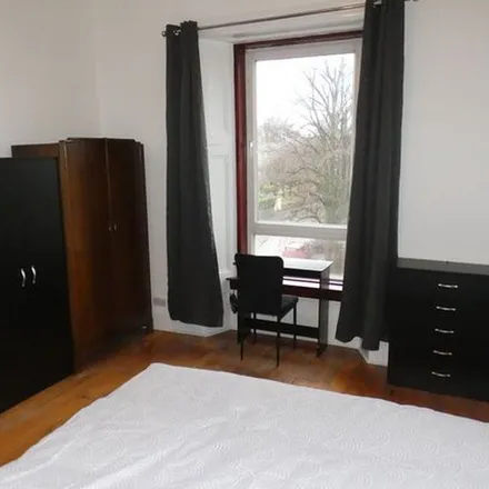 Rent this 5 bed apartment on Maxwell rd. in Maxwell Road, Glasgow