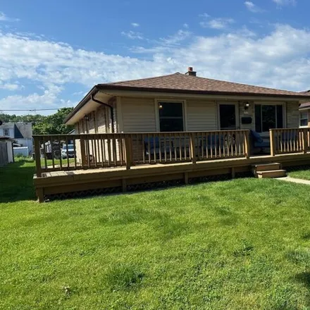 Buy this 3 bed house on 2717 E Bottsford Ave in Saint Francis, Wisconsin