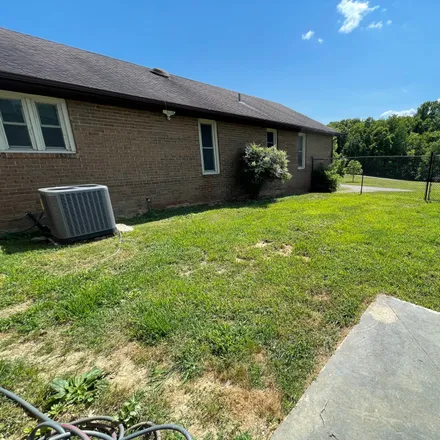 Image 3 - 101 Poorhouse Road, Burkesville, KY 42717, USA - Townhouse for sale